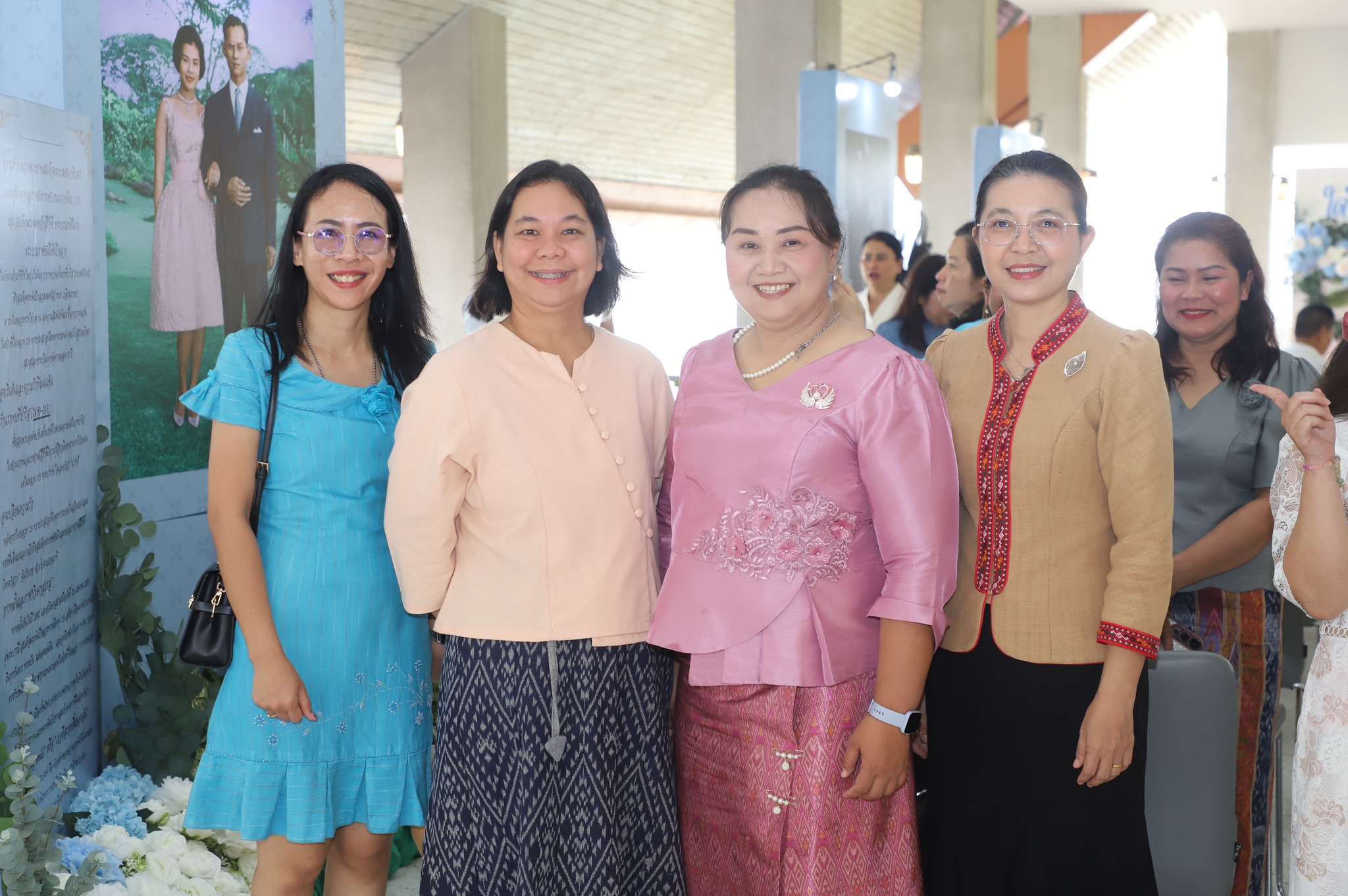 title - มากกว่าความรักระหว่างคู่ครอง คือความรักต่อปวงชน ส.ป.ก. จัดงาน “รักแห่งศิลป์ รักแห่งแผ่นดิน” พลังแห่งศิลปะที่เชื่อมโยงสถาบันและประชาชน